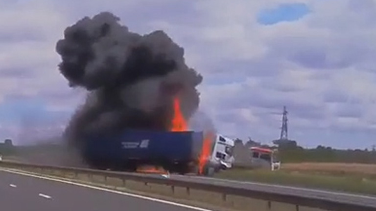 M180-crash-16_8_16--filmed-with-cobra-900e-dash-cam---mercury.00_00_06_21.Still011