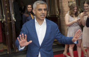 Sadiq Khan urges Theresa May to delay Brexit until after German and French elections next year