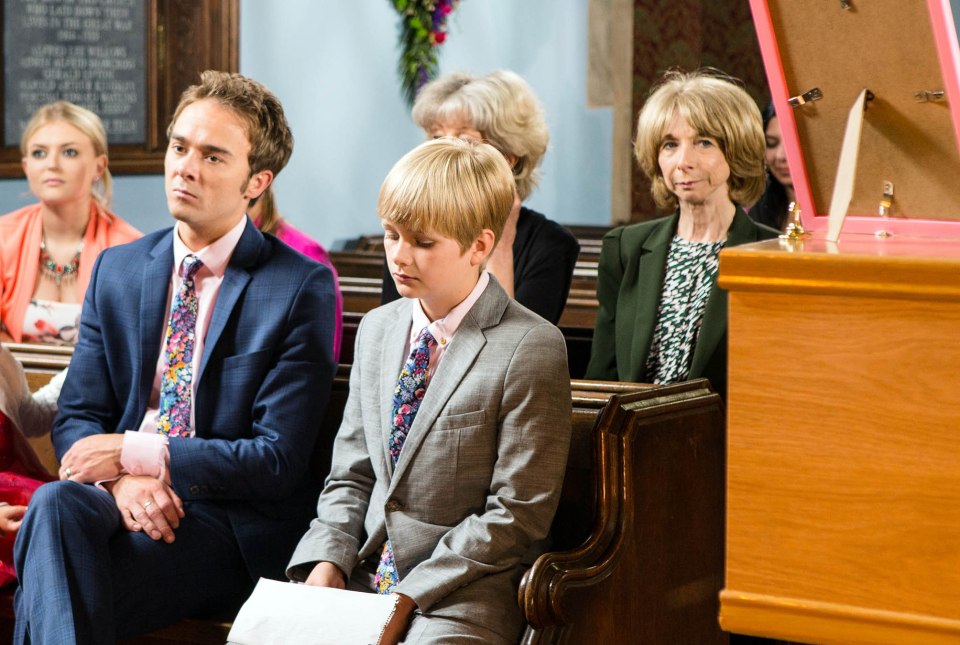 Coronation Street will air six episodes a week from 2017 