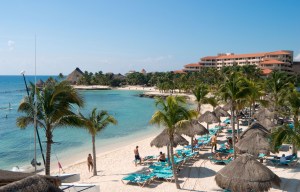 Travel alert as dozens of Brits struck with food poisoning bug spread by faeces-infected water in Mexico