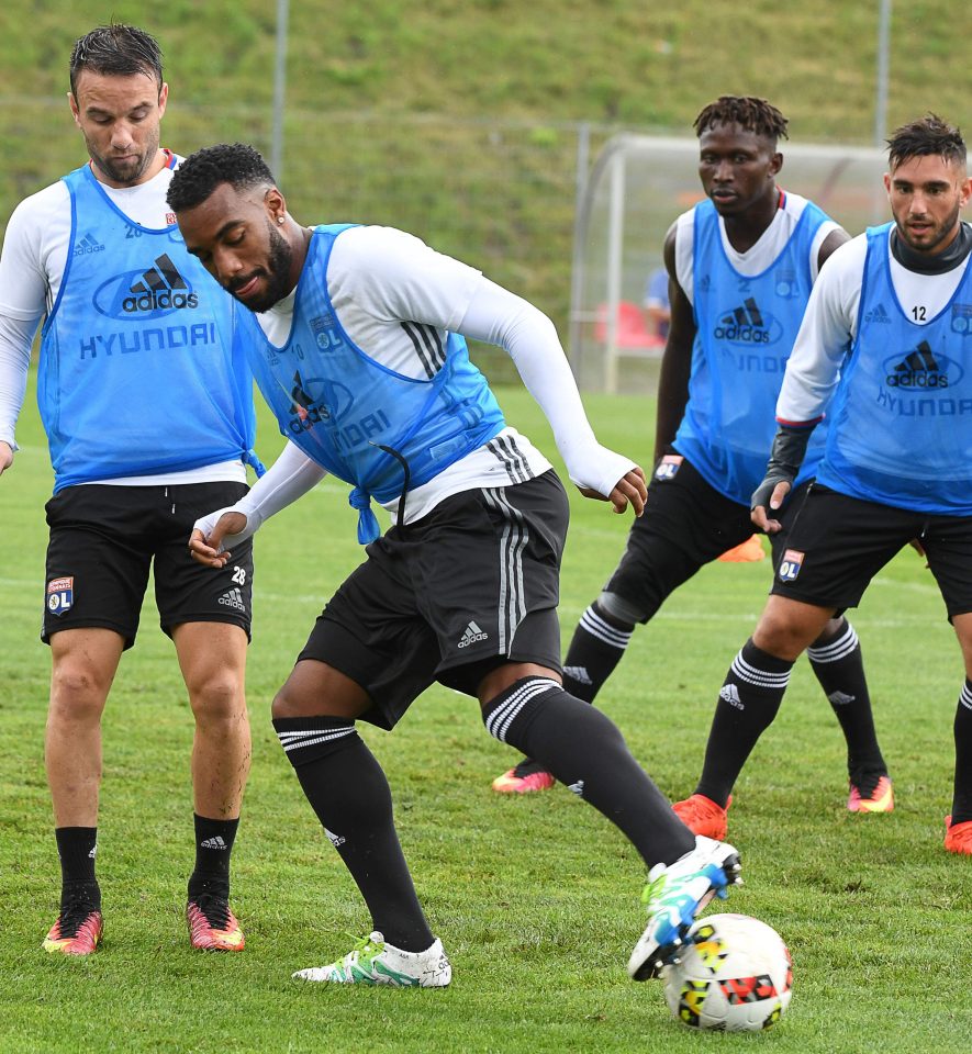 Lacazette also interest Barcelona but the Spanish giants will only pay £20million(
