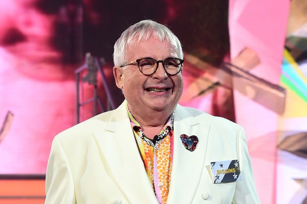 The 67-year-old panto star, who was booted off the Channel 5 reality show last week, was expected to make an apology live on air