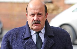 Bankrupt snooker ace Willie Thorne has gambling debts of £453,200 and is in a 'right mess'