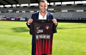 Rafael van der Vaart completes sensational move to Danish minnows FC Midtyjylland