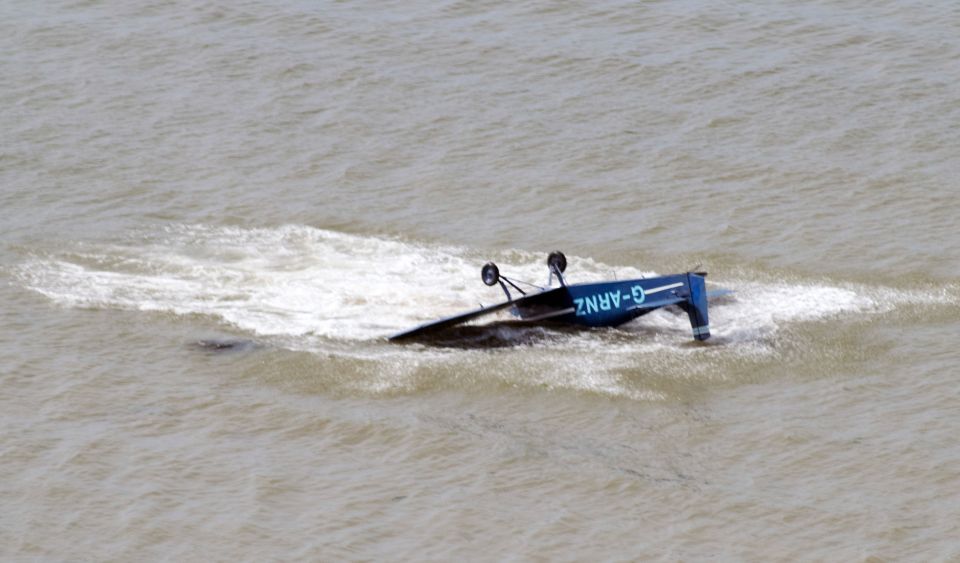 The plane suddenly flipped over when it came into contact with the water 