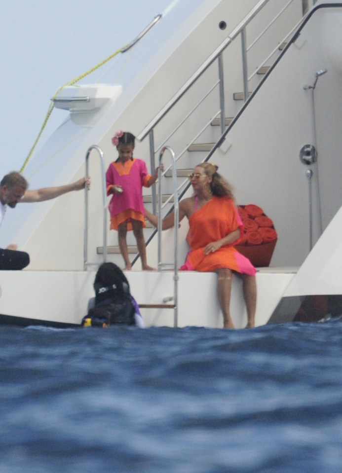 The singer gets her daughter to dip her feet in the ocean