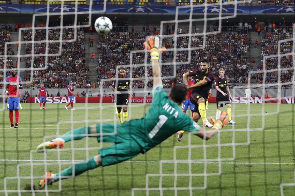 Aguero smashes a second penalty ovber the bar