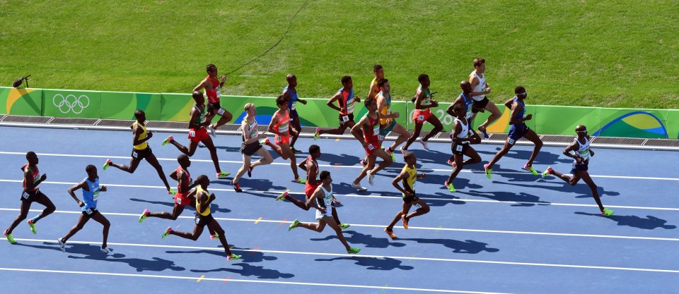 Reigning champion Mo Farah made it through to the 5,000m final