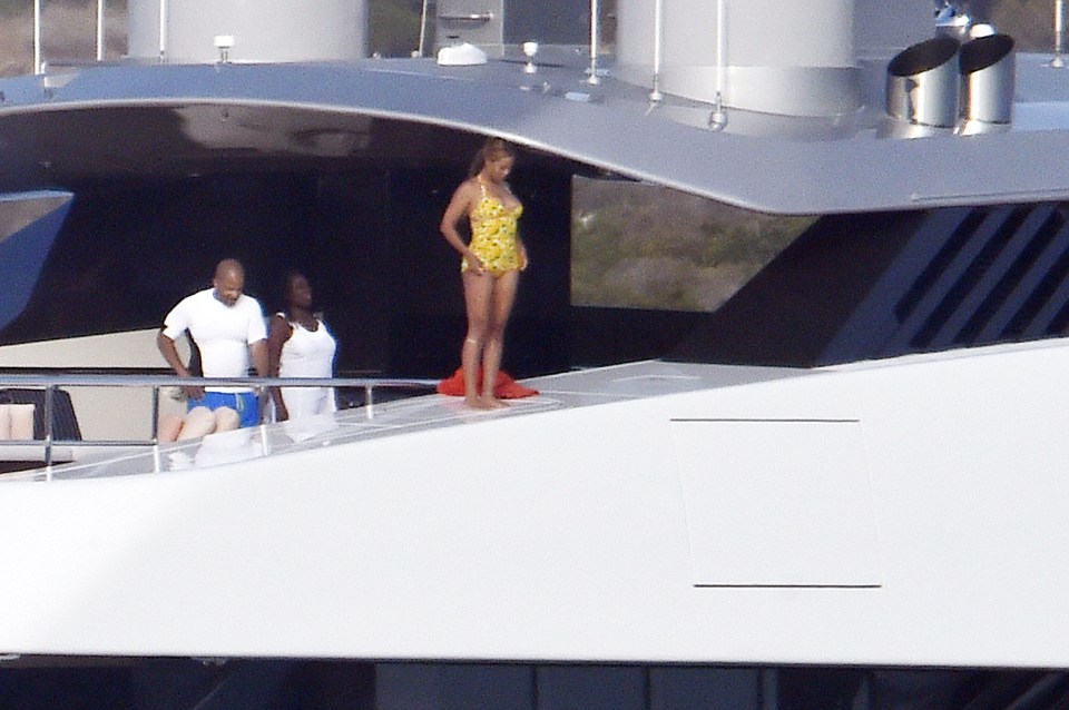 Beyonce looked amazing in a bright yellow swimsuit