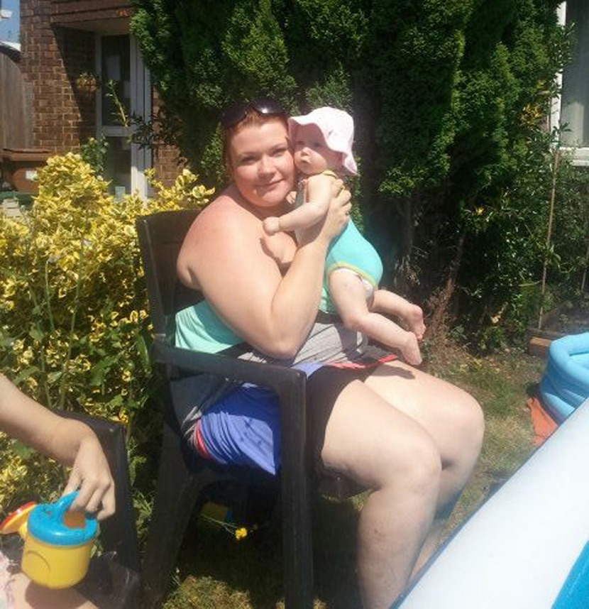 Aime with her daughter before weight loss