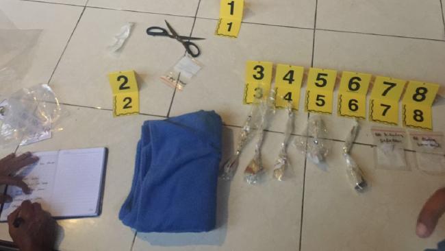 Denpasar Police investigating the murder examine evidence
