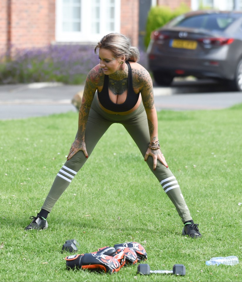 The tattoo model showed off her inkings during her workout