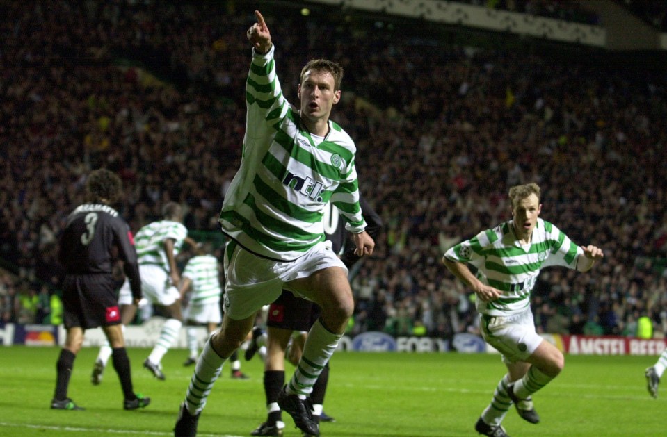 31 Oct 2001: Chris Sutton of Celtic celebrates after scoring the second goal during the UEFA Champions League Group E match between Celtic and Juventus at Celtic Park, Glasgow. DIGITAL IMAGE. Mandatory Credit: Ross Kinnaird/ALLSPORT