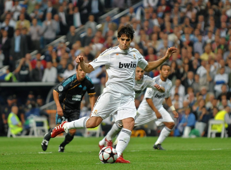 MADRID, SPAIN - SEPTEMBER 30: Kaka of Real madrid strikes to score from the penalty spot during the Champions League group C match between Real Madrid and Marseille at the Estadio Santiago Bernabeu on September 30, 2009 in Madrid, Spain. (Photo by Jasper Juinen/Getty Images)