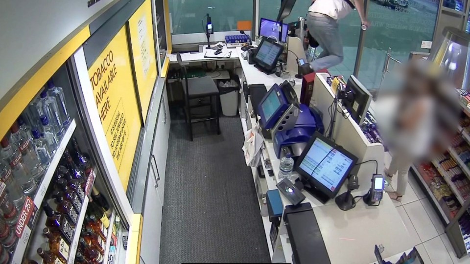 k502_16cctv-mp4-00_00_15_09-still028