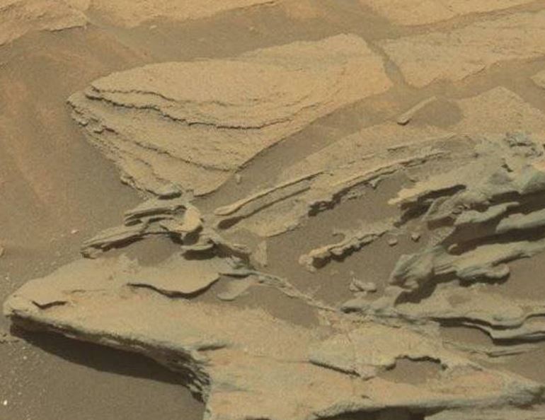 Bizarrely, some UFO hunters believe that this photo depicts a floating giant spoon