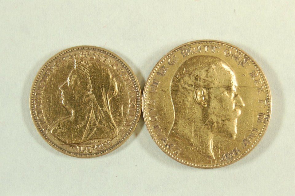 A handout photo received from the British Metropolitan Police Service (MPS) in London on January 14, 2016 shows coins recovered during the investigation into the burglary at the safe deposit centre in Hatton Garden, London.