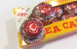 Tunnock's job ad for teacake production bars people who bite their nails‏