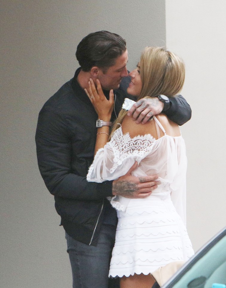 Lillie Lexie was previously dating Stephen Bear 