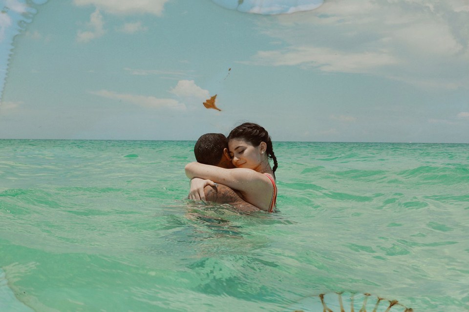  So in love! Kylie holds Tyga close