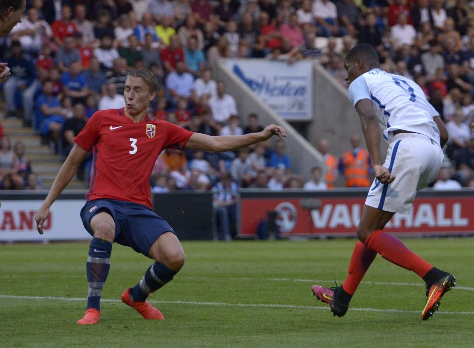 Rashford scores his 2nd goal of the night to make it 4-0 in the 6-1 drubbing