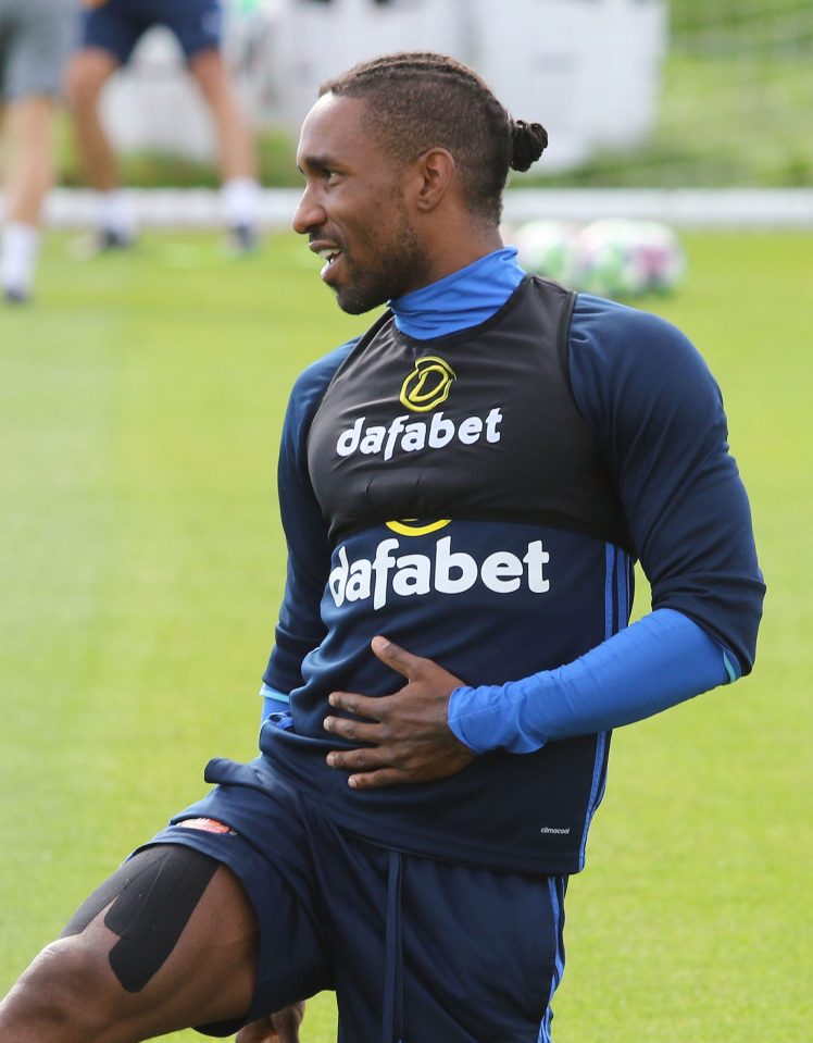 Defoe modelled his new look during training