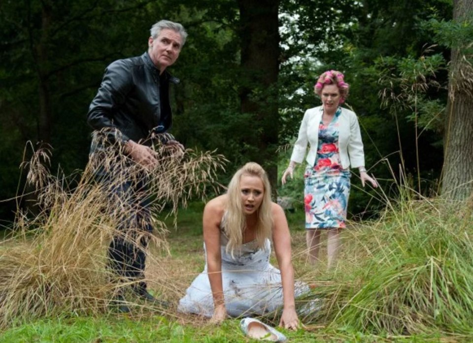 Tracy has to find a way to get back to the church before David gives up waiting for her 