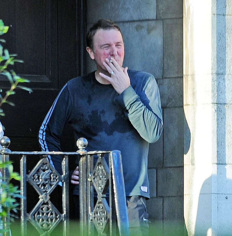 Ex-cricketer Phil Tufnell says he has found it very difficult to stop smoke, and even smoked throughout his cricket career, but will try and stop this October
