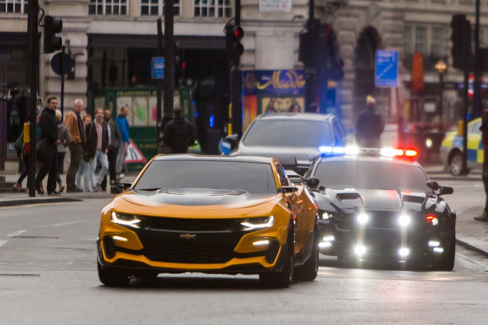 Transformers Filming Car Chase around Picadilly Circus