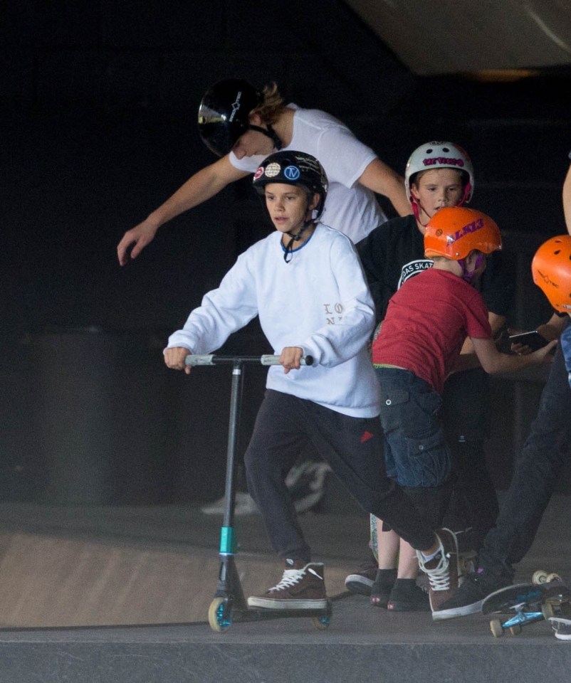 FAMEFLYNET - Exclusive: Brooklyn Beckham And Brothers Cruz And Romeo Skate Together In London