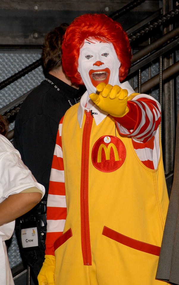 RONALD McDONALD AT THE WORLD CHILDREN'S DAY SIMULTANEOUS GLOBAL FUNDRAISER. McDONALD'S TIMES SQUARE, NEW YORK CITY. 20 NOVEMBER 2002. PICTURES JOY E. SCHELLER-LFI