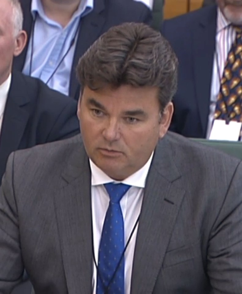 The report defends the sale of the firm to Dominic Chappell as an "honest mistake"