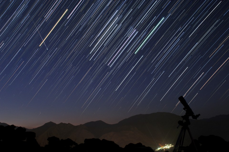 What is Halley's comet and what does it have to do with the Orionids meteor shower?
