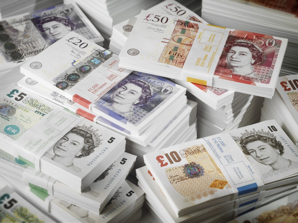Hammond says there will be no changes to monetary policy but he may "reset" fiscal policy