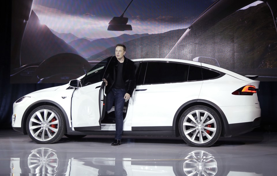 With all-wheel drive and a 100 kWh battery providing 465 kilometers of range, Model X has ample seating for seven adults and all of their gear
