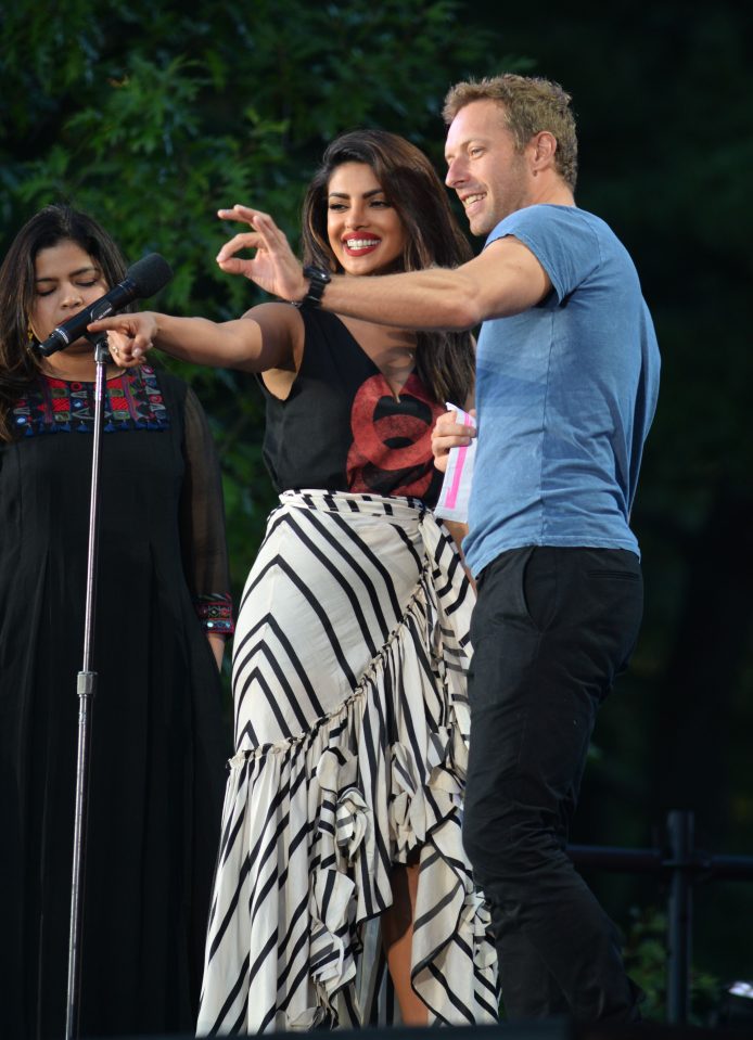 The two shared some tangible chemistry onstage
