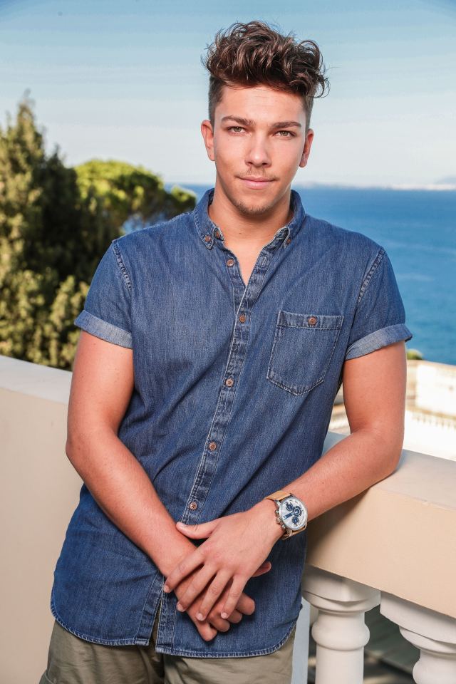 X-Factor contestants are seen at Nicole's house during the Judges Houses stage of the 2016 show.