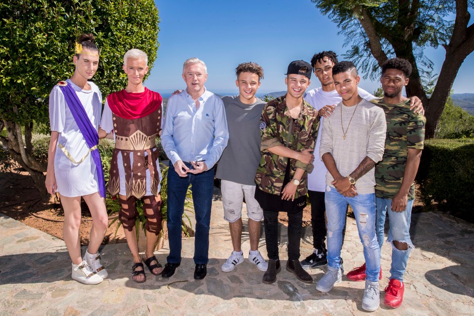 Louis poses alongside his final acts 