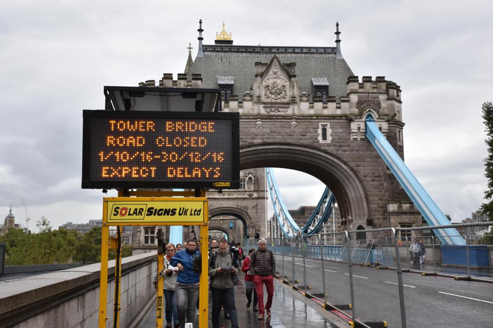 Tower Bridge, London, UK. 1st October 2016. Tower Bridge is being repaired and closed to road traffic until the end of December. ¿ Matthew Chattle/Alamy Live News