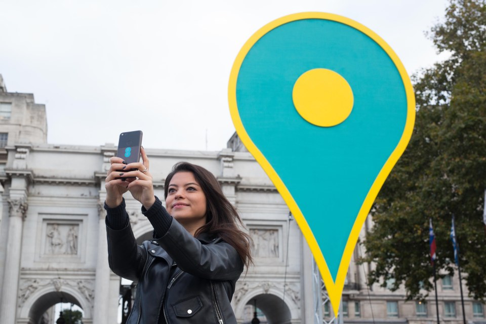 EE launched a huge publicity stunt by Marble Arch today to celebrate the Pixel's launch