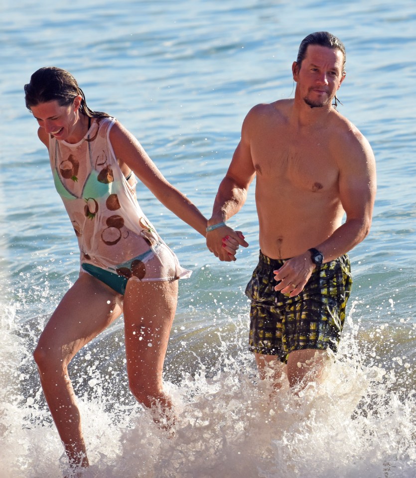 Making waves ... Rhea Durham and Mark Wahlberg make relationships loo easy