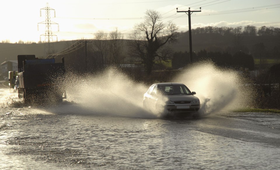 Vehicles traveling on severely flooded roads, Leicestershire, UK.. Image shot 01/2008. Exact date unknown.