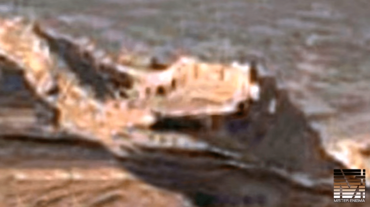 NASA Curiosity Rover photo shows 'ruins of walled city once inhabited by aliens' on Mars