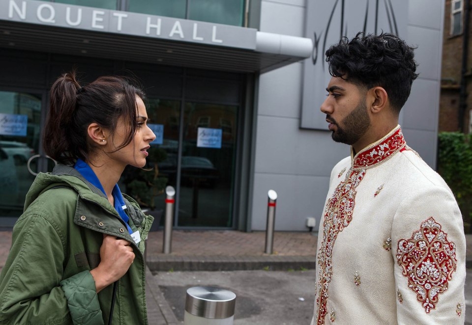 Begging Rana to give Zeedan another chance, Leanne cajoles her into her car and drives her to the wedding venue. Zeedan greets Rana outside the venue and reveals that everything is in place for them to get married there and then if she’ll change her mind. Will a shell-shocked Rana agree?