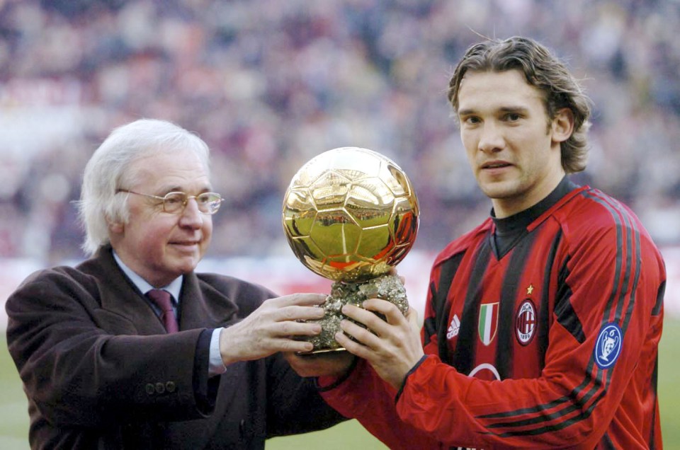 MILAN, ITALY - JANUARY 6: Andrei Shevchenko of AC Milan is presented with the trophy after winning the European Golden Ball award 2004 before the Serie A Match between Milan and Lecce at the Giuseppe Meazza San Siro Stadium on January 6, 2005 in Milan, Italy. (Photo by New Press/Getty Images)