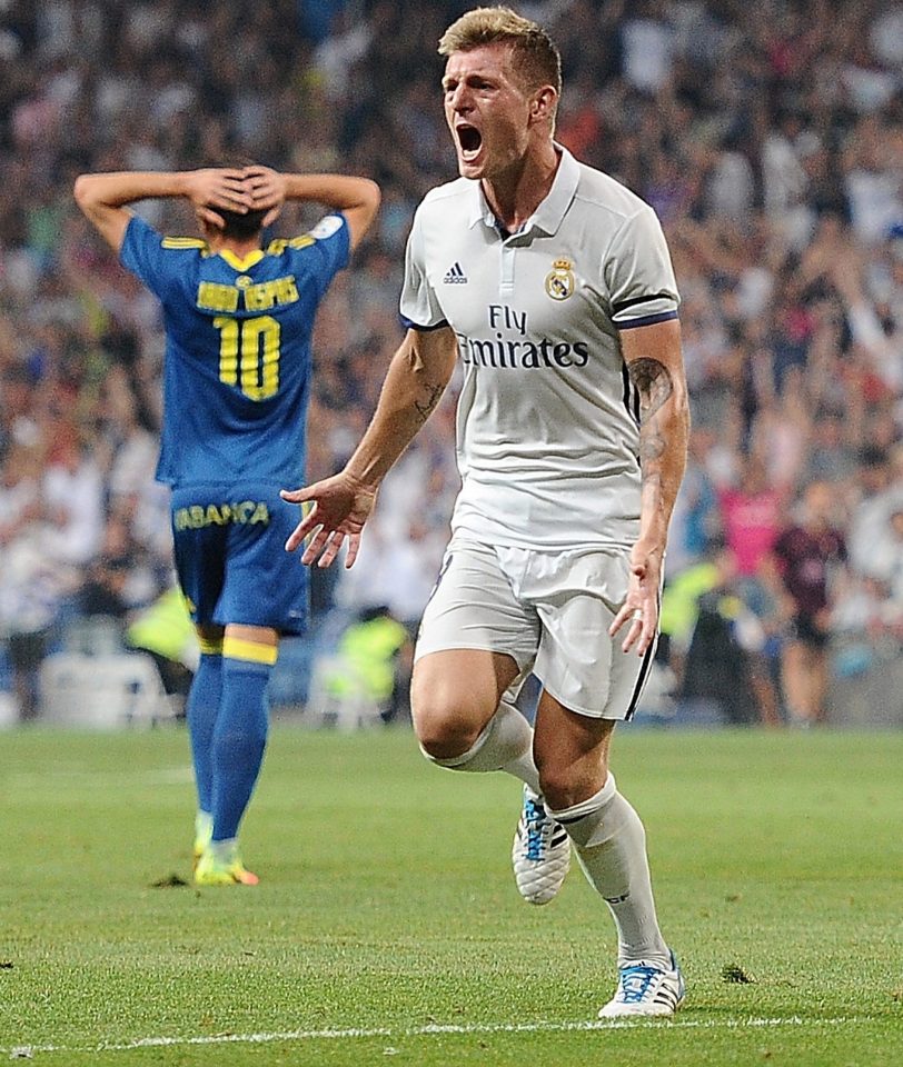 MADRID, SPAIN - AUGUST 27: Toni Kroos of Real Madrid celebrates after scoring Real's 2nd goal during the La Liga match between Real Madrid CF and RC Celta de Vigo at Estadio Santiago Bernabeu on August 27, 2016 in Madrid, Spain. (Photo by Denis Doyle/Getty Images)