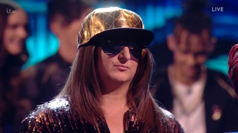 She kept her trademark sunglasses on throughout the show