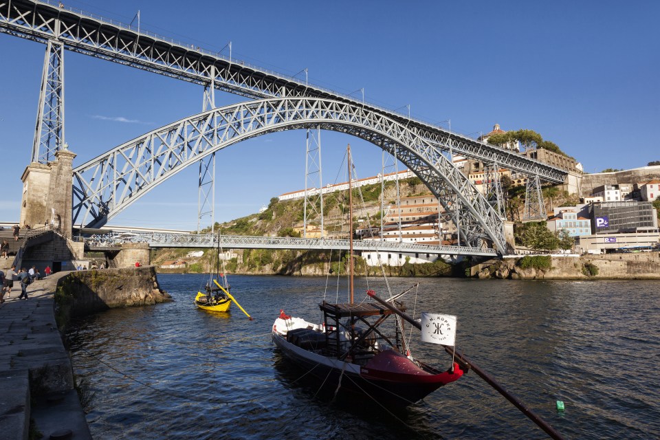 Perhaps the most famous image of the city is the Maria Pia Bridge