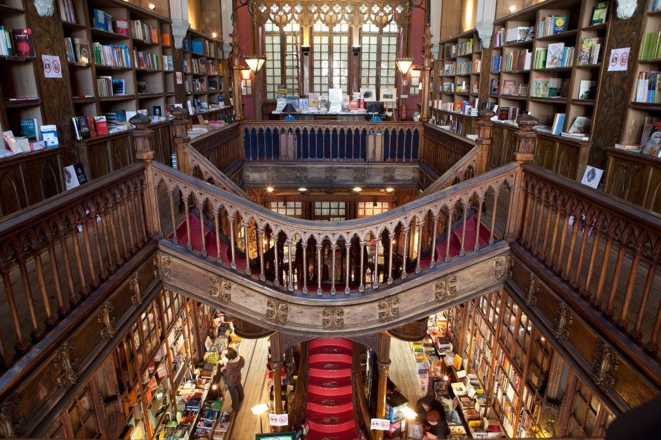 It opened back in 1906 and its opulent decor and carved stairways look straight out of a computer-generated fairytale