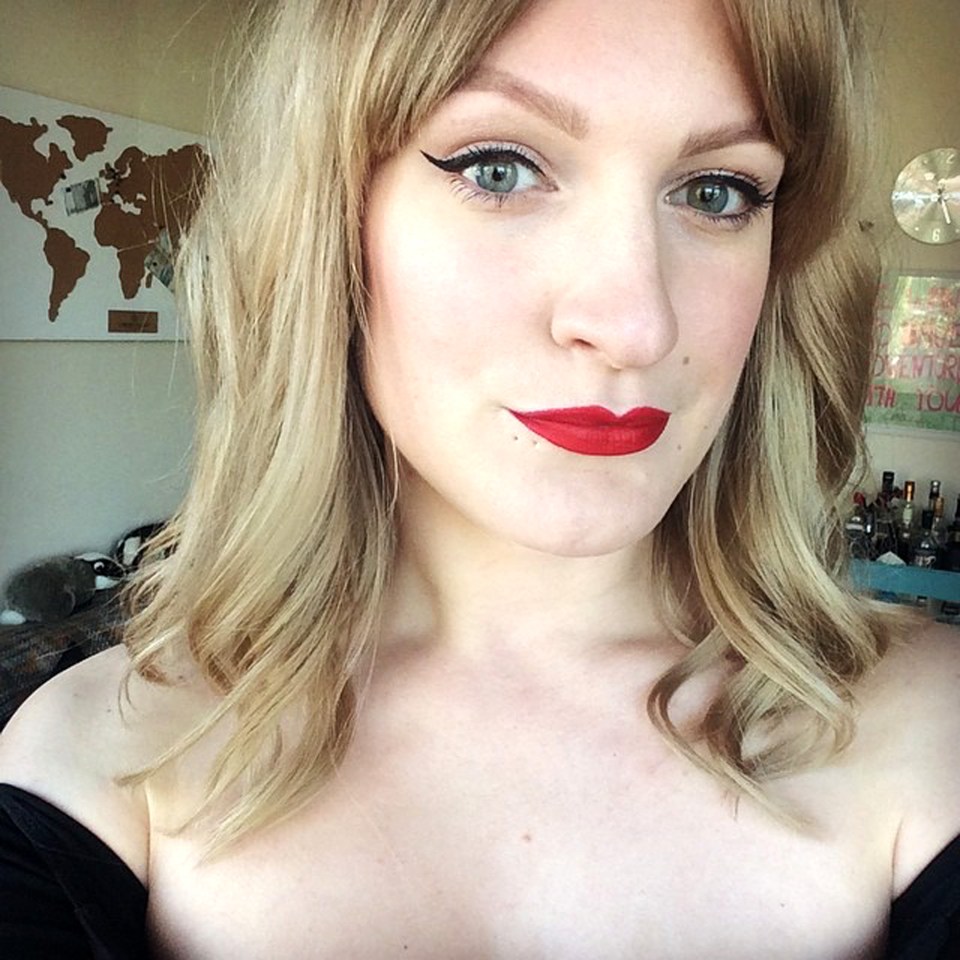 After ditching dairy and gluten and quitting her job to start a beauty blog, Lex has managed to reduce the number of flare ups she faces 